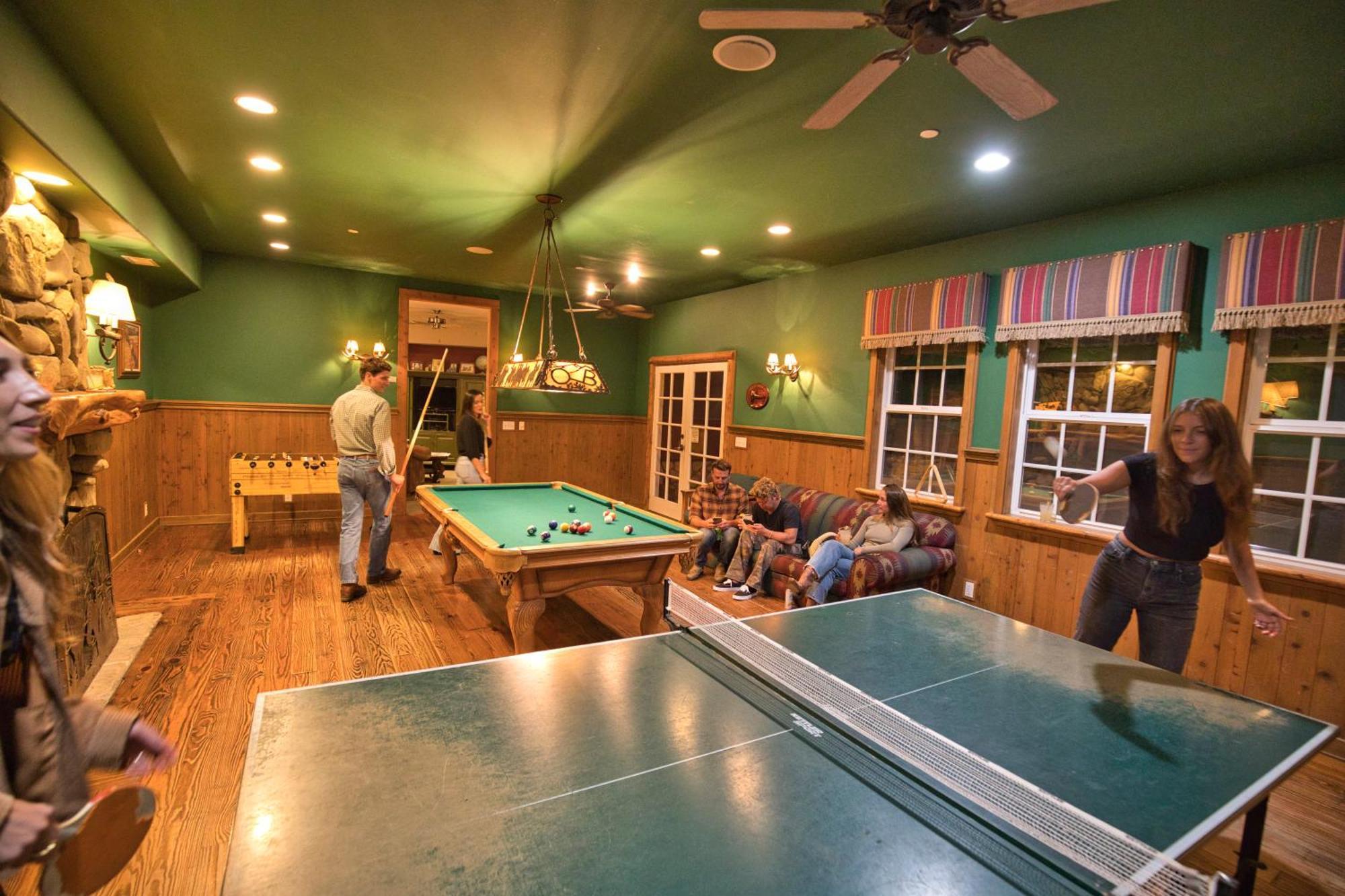 Circle Bar B Guest Ranch Hotel Capitan Екстериор снимка
