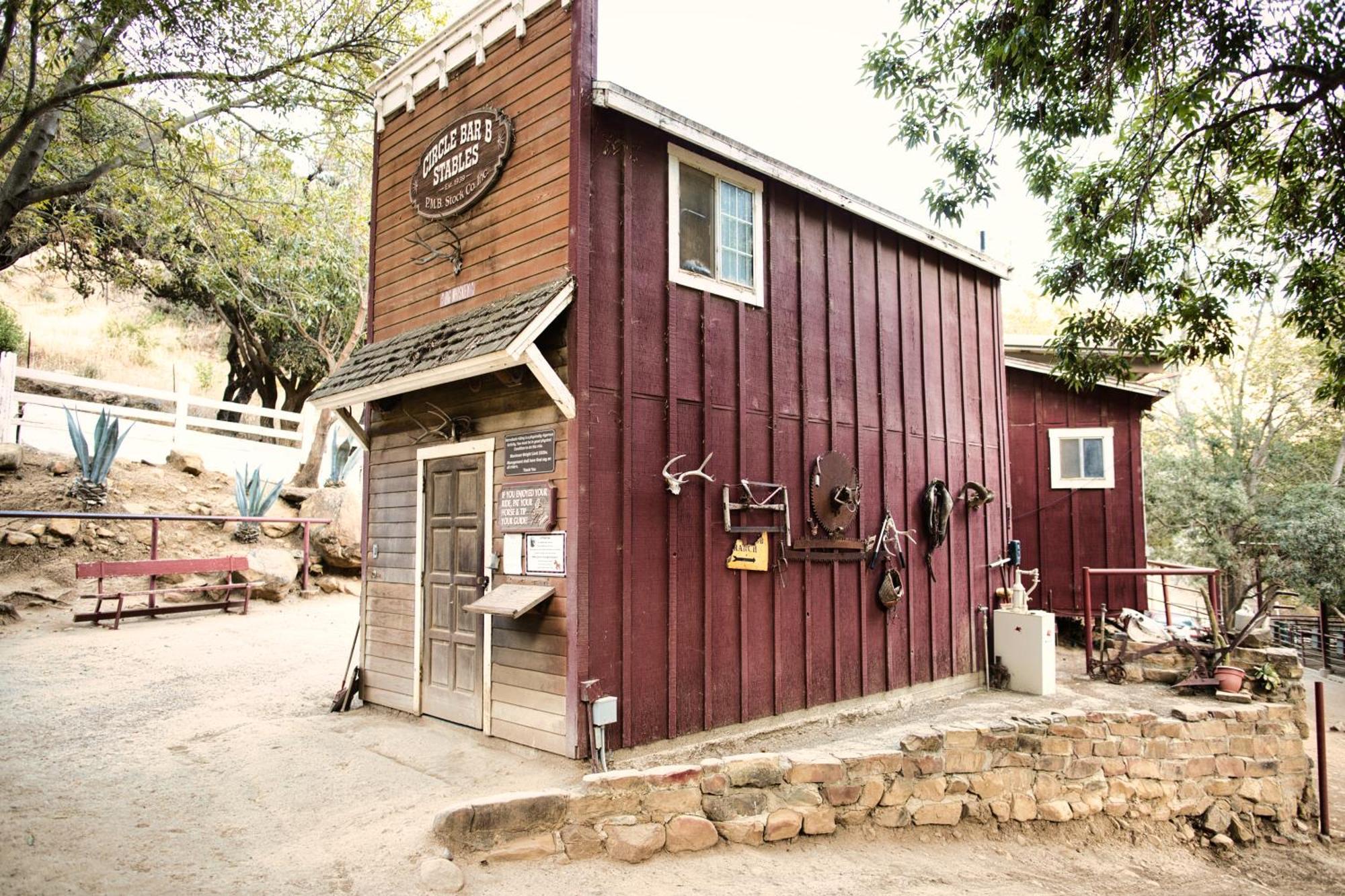 Circle Bar B Guest Ranch Hotel Capitan Екстериор снимка