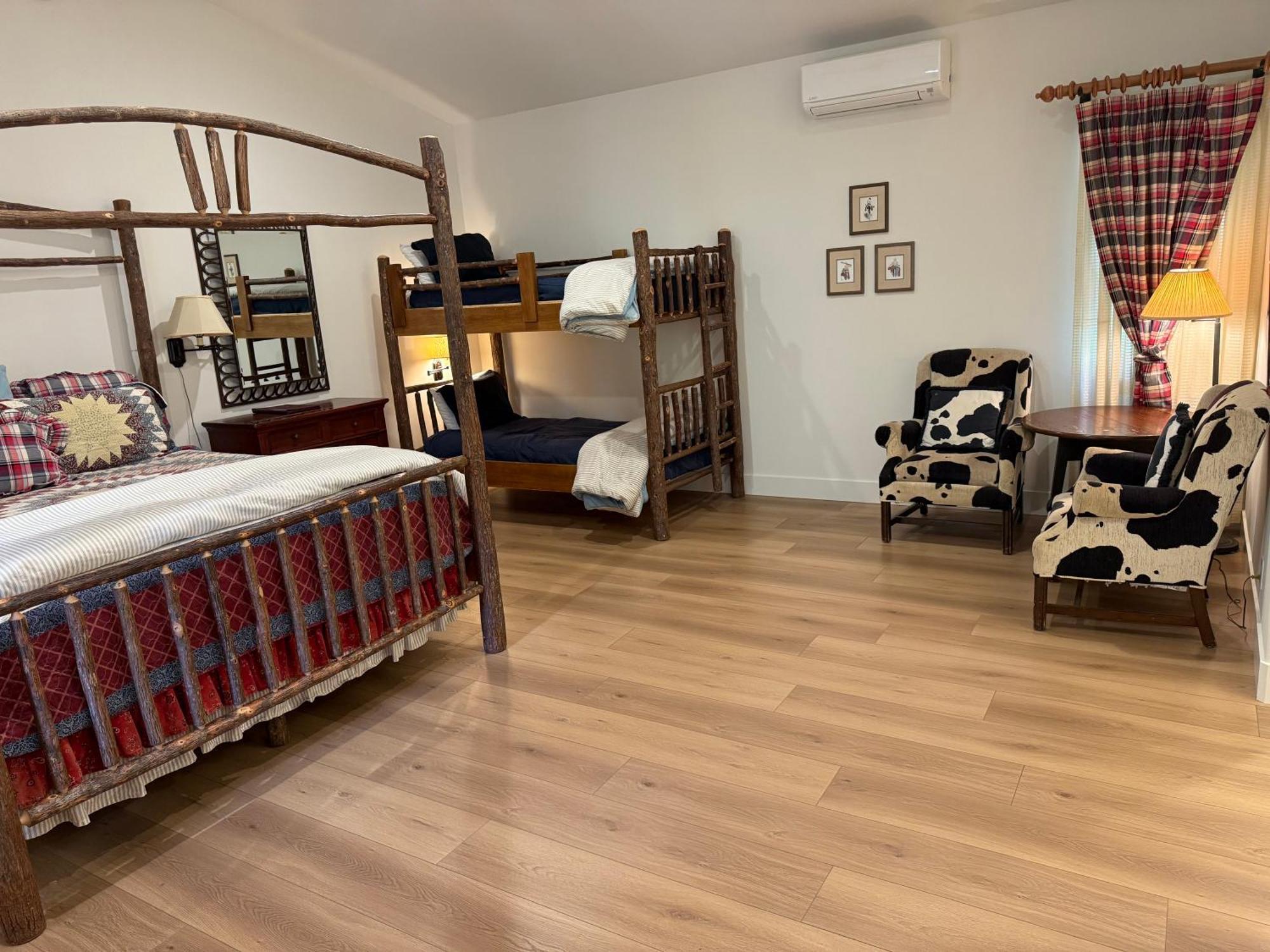 Circle Bar B Guest Ranch Hotel Capitan Екстериор снимка